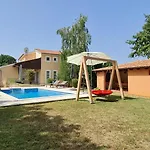 Villa Sunny Garden With Pool