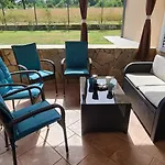 Villa Sunny Garden With Pool