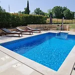 Sunny Garden With Pool Villa *
