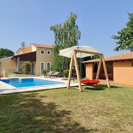 Willa Sunny Garden With Pool