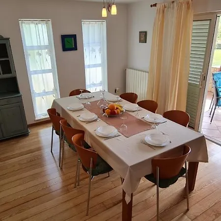 Sunny Garden With Pool *