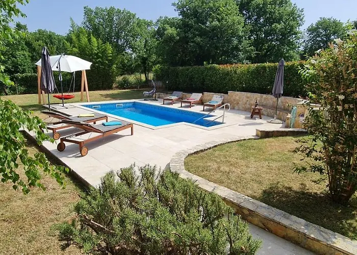 Sunny Garden With Pool Villa