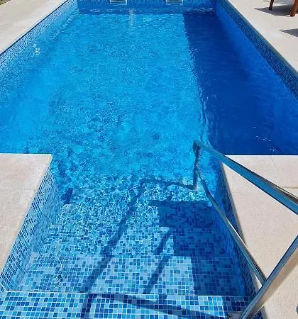 Sunny Garden With Pool *