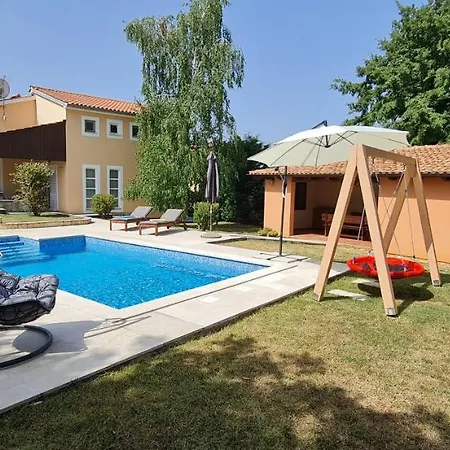 Sunny Garden With Pool * Loborika