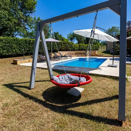 Sunny Garden With Pool Vila Loborika